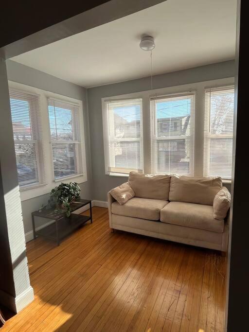 Three Bed One Bath Apt 25 Mins To Nyc Belleville Εξωτερικό φωτογραφία
