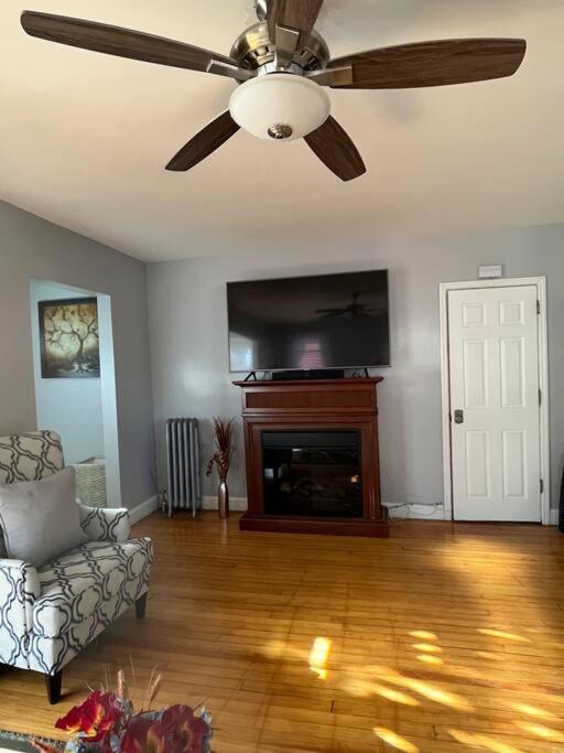 Three Bed One Bath Apt 25 Mins To Nyc Belleville Εξωτερικό φωτογραφία