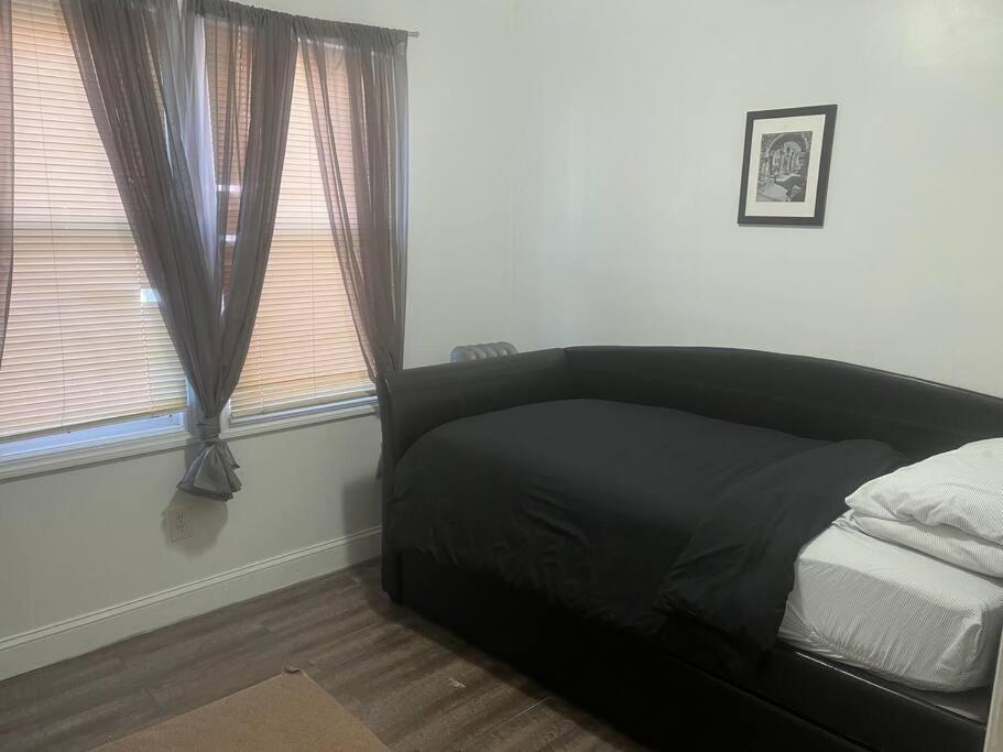 Three Bed One Bath Apt 25 Mins To Nyc Belleville Εξωτερικό φωτογραφία