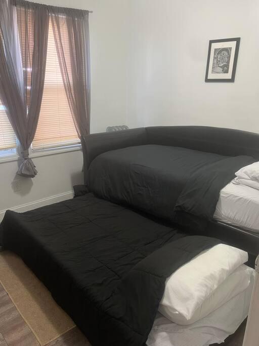 Three Bed One Bath Apt 25 Mins To Nyc Belleville Εξωτερικό φωτογραφία
